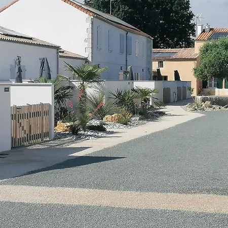 Le Vaisseau Maison Avec Piscine/parking/wifi/plages 5kms 펜션
